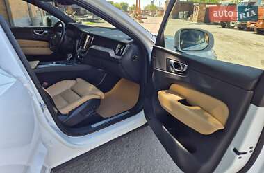 Внедорожник / Кроссовер Volvo XC60 2017 в 