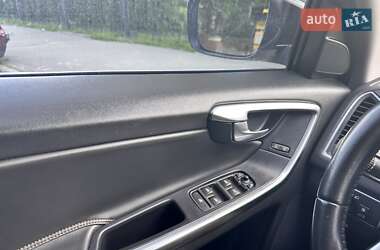 Внедорожник / Кроссовер Volvo XC60 2016 в 