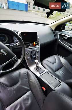 Внедорожник / Кроссовер Volvo XC60 2012 в 