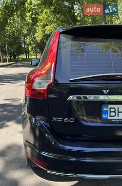 Внедорожник / Кроссовер Volvo XC60 2017 в 