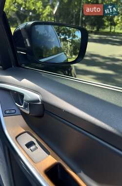 Внедорожник / Кроссовер Volvo XC60 2017 в 