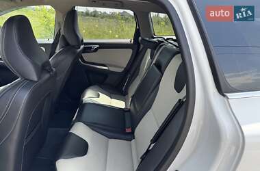 Внедорожник / Кроссовер Volvo XC60 2016 в 