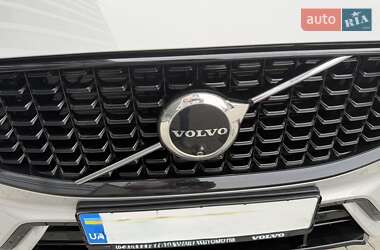 Внедорожник / Кроссовер Volvo XC60 2023 в 