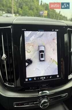 Внедорожник / Кроссовер Volvo XC60 2023 в 