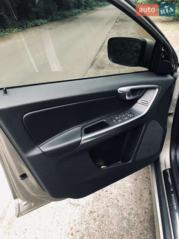 Внедорожник / Кроссовер Volvo XC60 2015 в Броварах