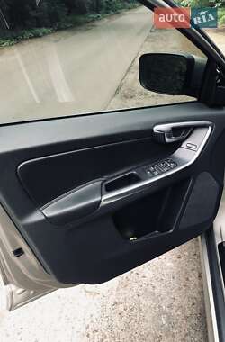 Внедорожник / Кроссовер Volvo XC60 2015 в 