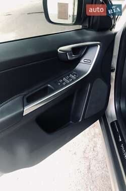 Внедорожник / Кроссовер Volvo XC60 2015 в 