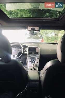 Внедорожник / Кроссовер Volvo XC60 2015 в 
