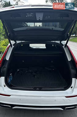 Внедорожник / Кроссовер Volvo XC60 2019 в 