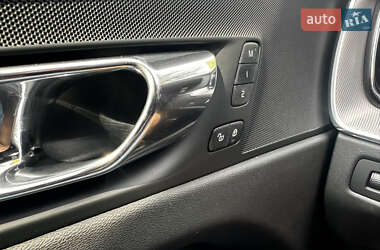 Внедорожник / Кроссовер Volvo XC60 2019 в 