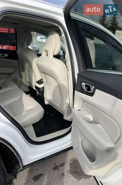 Позашляховик / Кросовер Volvo XC60 2017 в 