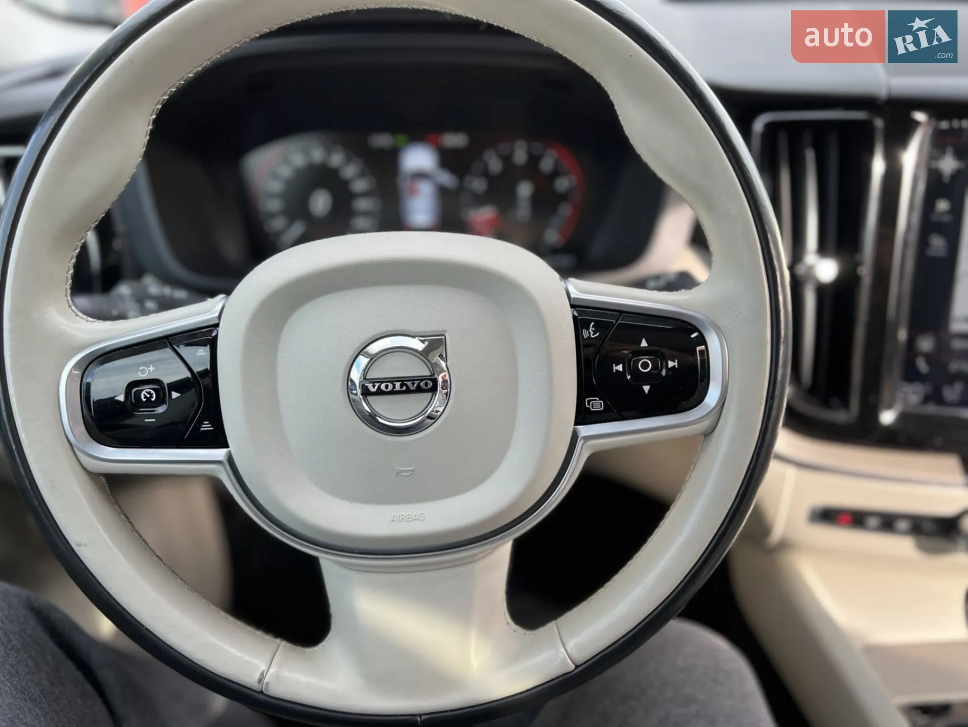 2017 Volvo XC60 - мініатюра 26