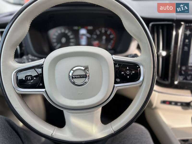 Позашляховик / Кросовер Volvo XC60 2017 в Львові