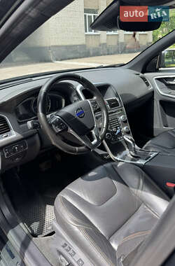 Внедорожник / Кроссовер Volvo XC60 2015 в 