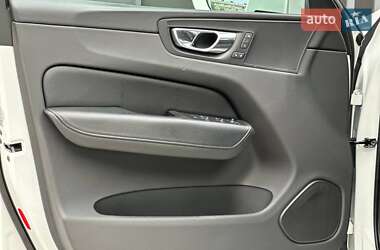 Внедорожник / Кроссовер Volvo XC60 2017 в 