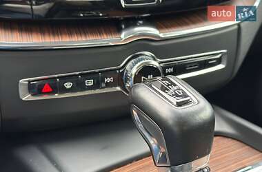 Внедорожник / Кроссовер Volvo XC60 2017 в 