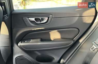 Внедорожник / Кроссовер Volvo XC60 2021 в 