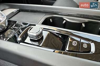Внедорожник / Кроссовер Volvo XC60 2021 в 