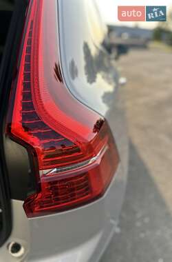 Внедорожник / Кроссовер Volvo XC60 2021 в 