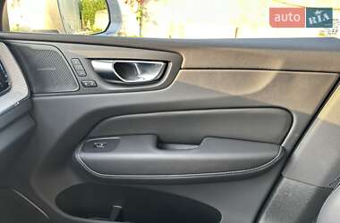 Внедорожник / Кроссовер Volvo XC60 2021 в 