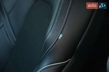 Внедорожник / Кроссовер Volvo XC60 2018 в 