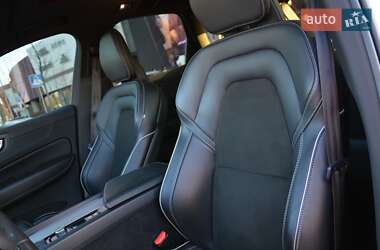 Внедорожник / Кроссовер Volvo XC60 2018 в 