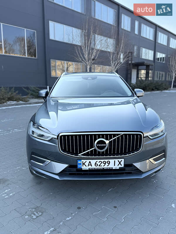 Внедорожник / Кроссовер Volvo XC60 2017 в 