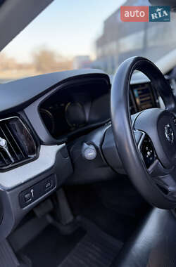 Внедорожник / Кроссовер Volvo XC60 2017 в 