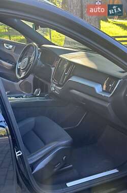 Внедорожник / Кроссовер Volvo XC60 2019 в 