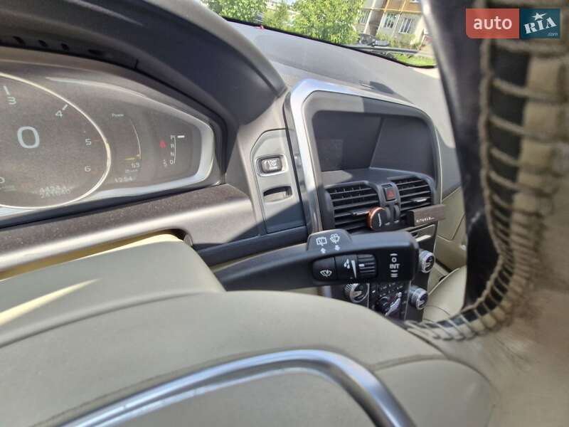Внедорожник / Кроссовер Volvo XC60 2015 в Калуше