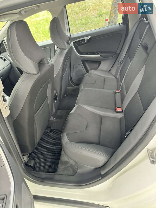 Внедорожник / Кроссовер Volvo XC60 2014 в Киеве