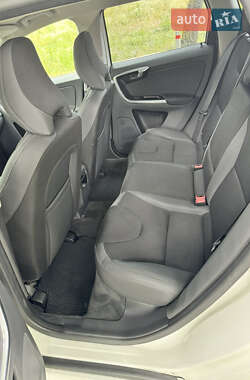 Внедорожник / Кроссовер Volvo XC60 2014 в 