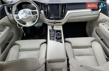 Внедорожник / Кроссовер Volvo XC60 2018 в 