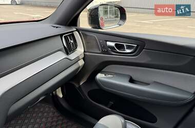 Внедорожник / Кроссовер Volvo XC60 2020 в 