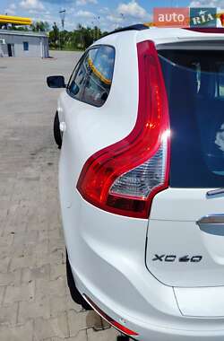 Внедорожник / Кроссовер Volvo XC60 2015 в 