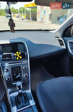 Внедорожник / Кроссовер Volvo XC60 2015 в 