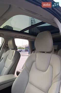 Внедорожник / Кроссовер Volvo XC60 2022 в 