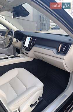 Внедорожник / Кроссовер Volvo XC60 2022 в 