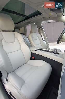 Внедорожник / Кроссовер Volvo XC60 2022 в 