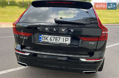 Внедорожник / Кроссовер Volvo XC60 2021 в 