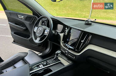Внедорожник / Кроссовер Volvo XC60 2021 в 