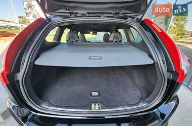 Внедорожник / Кроссовер Volvo XC60 2017 в 