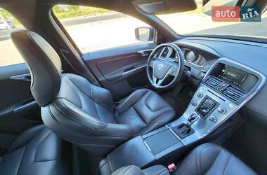 Внедорожник / Кроссовер Volvo XC60 2017 в 