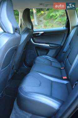 Внедорожник / Кроссовер Volvo XC60 2015 в 