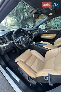 Внедорожник / Кроссовер Volvo XC60 2020 в 