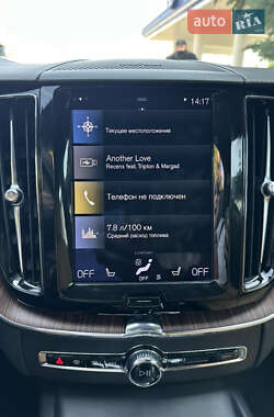 Внедорожник / Кроссовер Volvo XC60 2020 в 