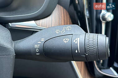 Внедорожник / Кроссовер Volvo XC60 2020 в 