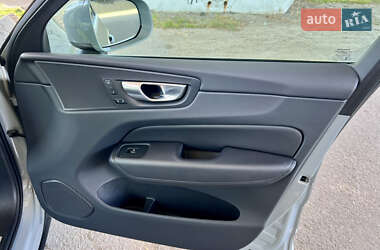 Внедорожник / Кроссовер Volvo XC60 2023 в 