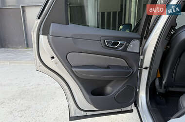 Внедорожник / Кроссовер Volvo XC60 2021 в 