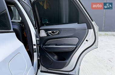 Внедорожник / Кроссовер Volvo XC60 2021 в 